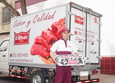 Chuleta de cerdo en tabla de madera